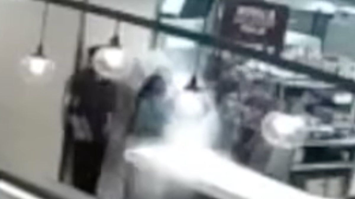 Restaurant manager throws boiling water at customers in Texas