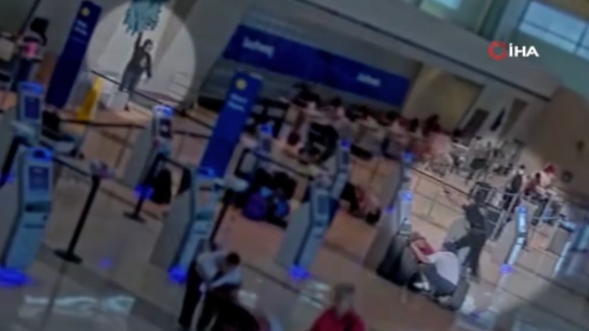 The moment of neutralization of the attacker at the airport in the USA