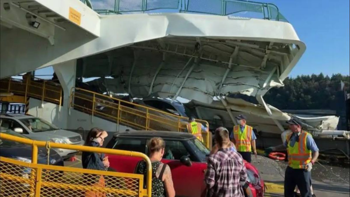 2 vehicles were damaged in the ferry that crashed into the pier in the USA