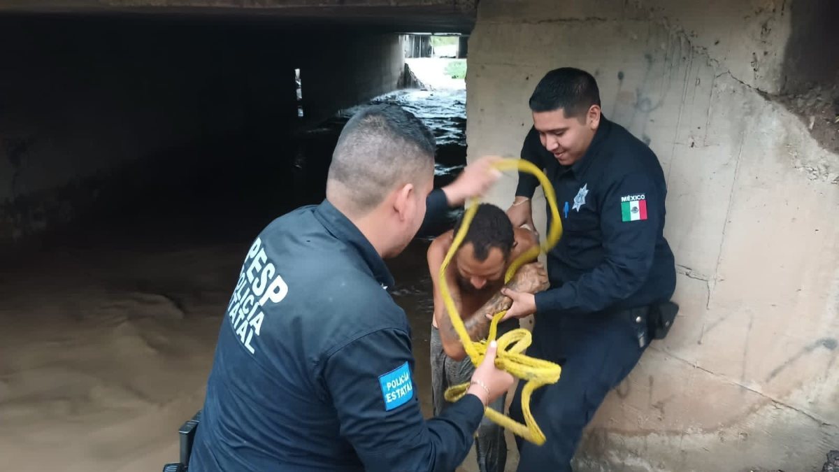 Citizen trapped in flood in Mexico rescued