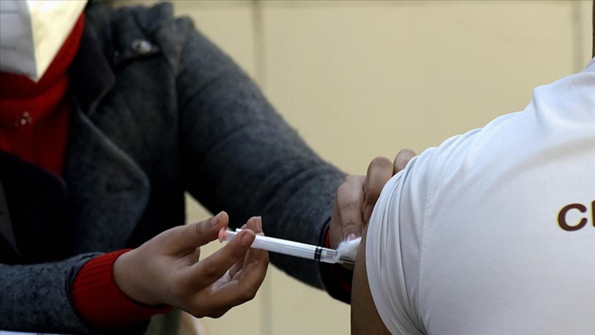 In India, 39 students were vaccinated with a single syringe