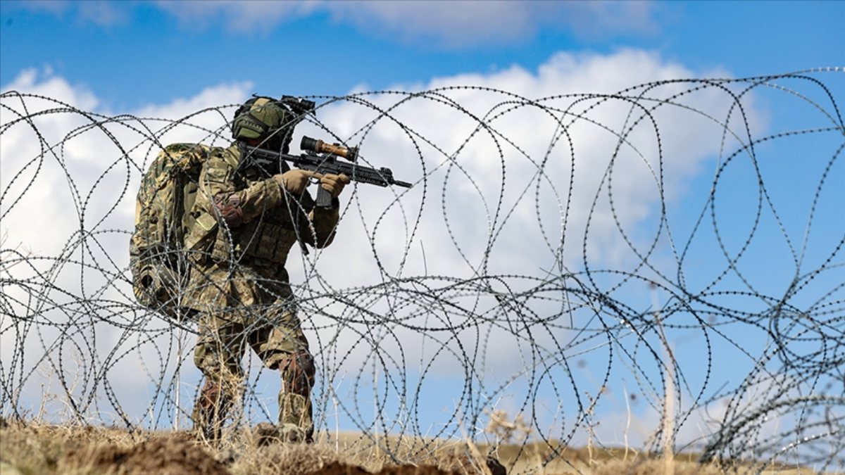 Örgütten kaçan 2 PKK'lı daha teslim oldu