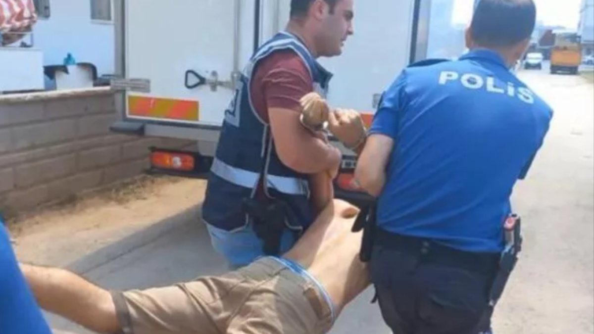 Antalya’da sinir krizi geçirip evdeki eşyaları kıran şahıs, etkisiz hale getirildi