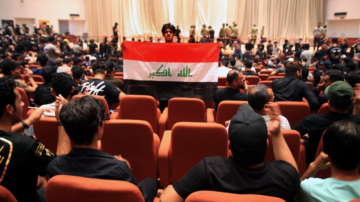 Muqtada Sadr calls for dissolution of Iraqi parliament and early elections