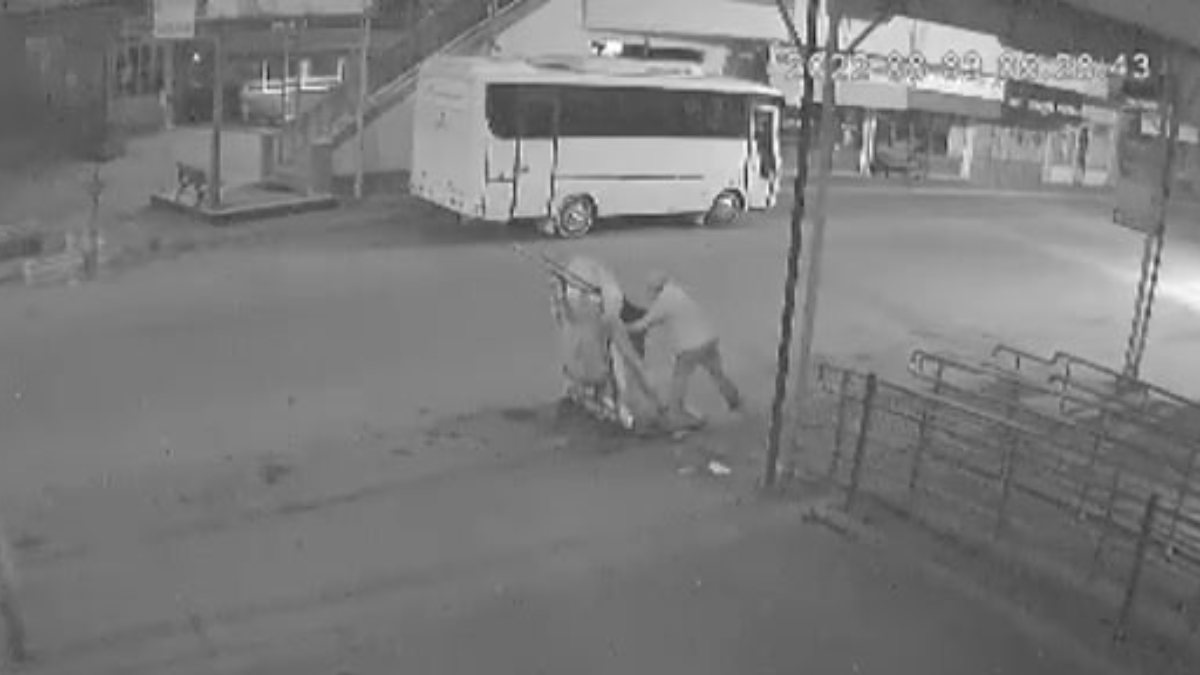 Sakarya'da kağıt toplayıcısı çöp konteynerini çaldı 