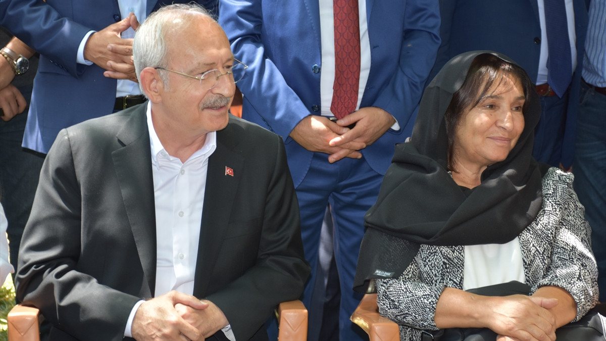 CHP Genel Başkanı Kılıçdaroğlu, Uludere'deki olayda hayatını kaybedenlerin ailelerini ziyaret etti