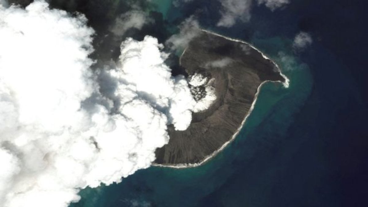 Volcanic eruption in Tonga spews large amounts of water vapor into the atmosphere