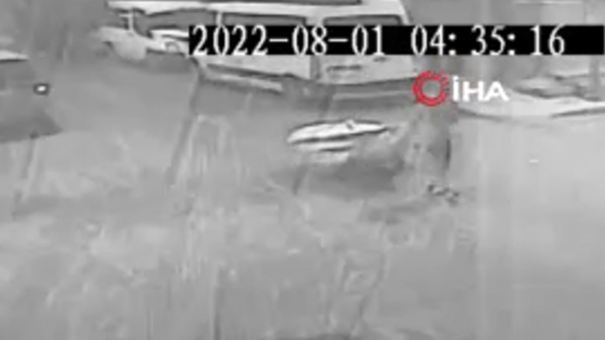 Sultangazi'de, çekçek arabasıyla gelip bakır kabloları çaldılar