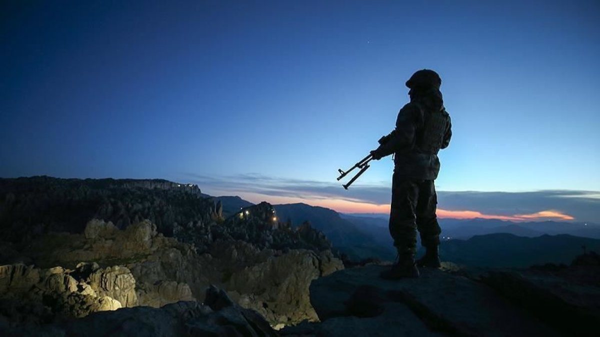 PKK'lı 3 terörist güvenlik güçlerine teslim oldu