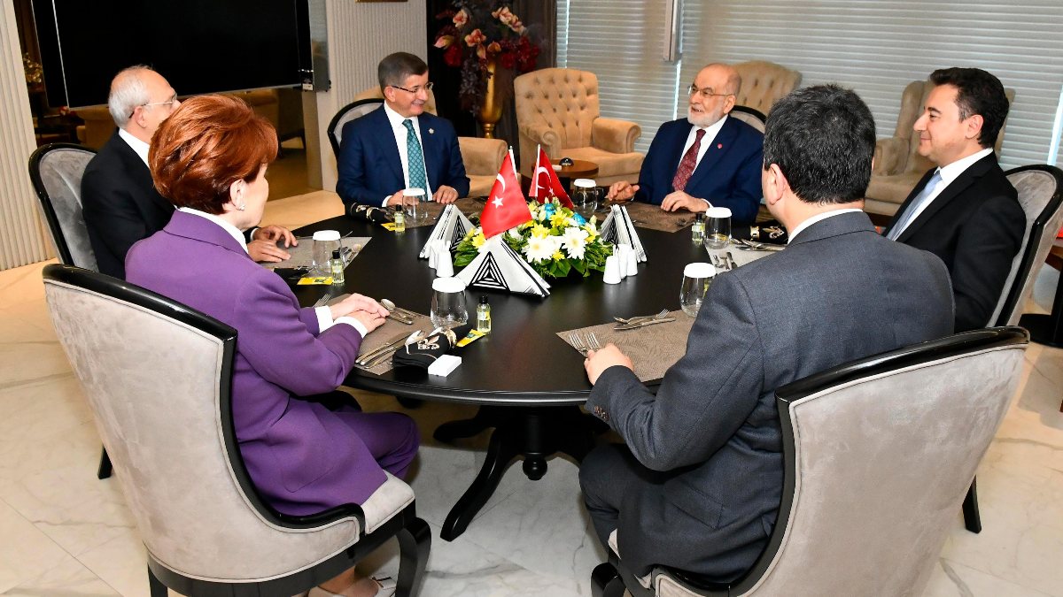 CHP, Babacan ile Davutoğlu'nu barıştırdı