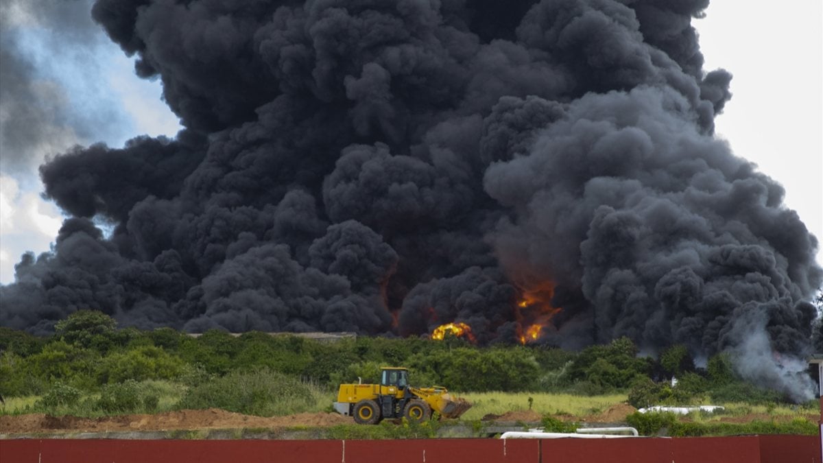 Oil storage facility explodes in Cuba