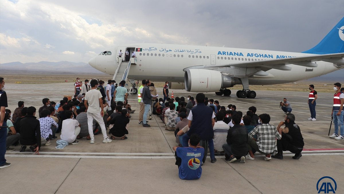 Iğdır’dan 362 kaçak göçmen Afganistan’a gönderildi 