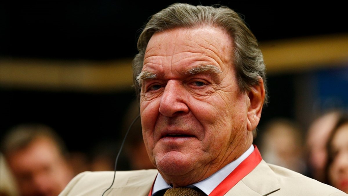 Demands to expel former Chancellor Schroeder from his party were rejected in Germany