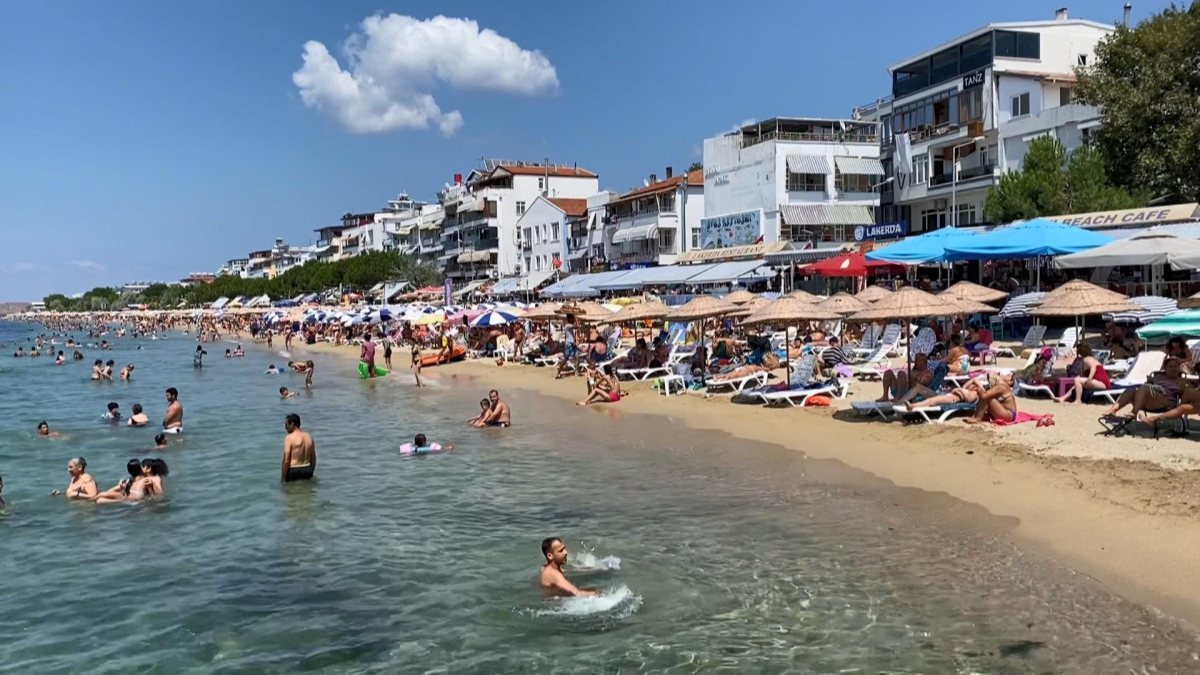 Balıkesir'in 3 bin nüfuslu Avşa Adası'nda 180 bin kişi tatil yapıyor