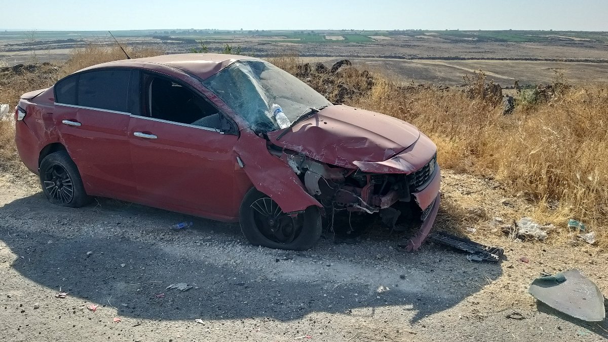 Şanlıurfa'da araç şarampole yuvarlandı: 2 yaralı