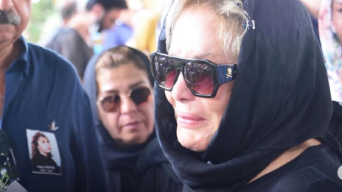 Emel Say�n, karde�ini son yolculu�una u�urlad�