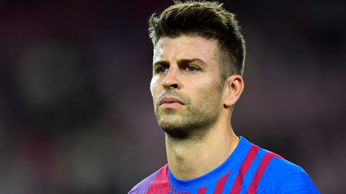 Barcelona'da ilk feda: Pique maaşını düşürecek