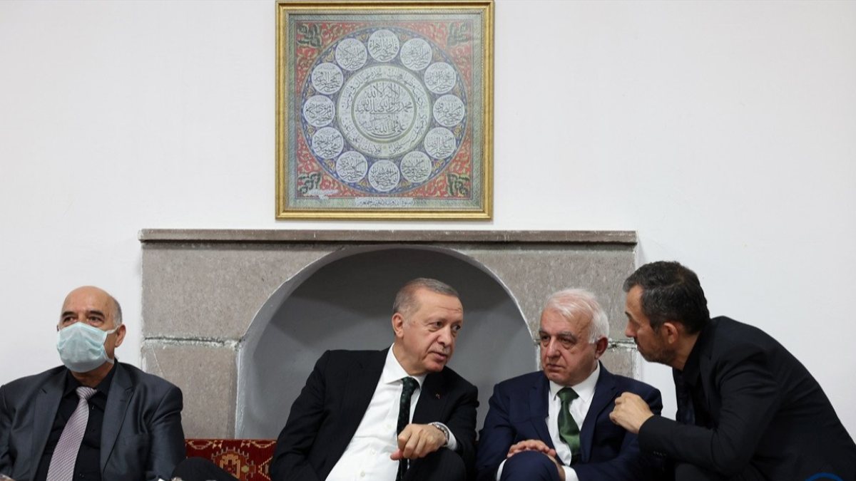 Cumhurbaşkanı Erdoğan'ın ziyaret ettiği cemevi yönetimi için ihraç talebi