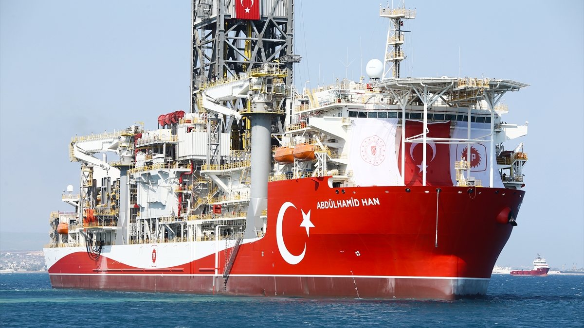 The ship of Abdulhamid Han, which was sent off to the Yörükler-1 well, was in the world press