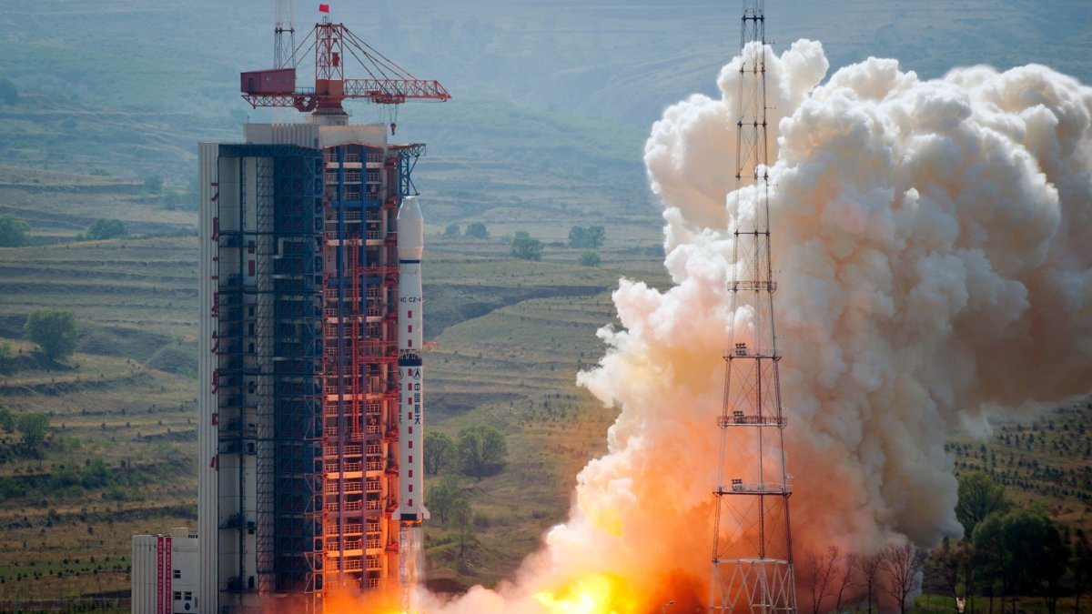 Çin, tek seferde 16 uyduyu uzaya fırlattı