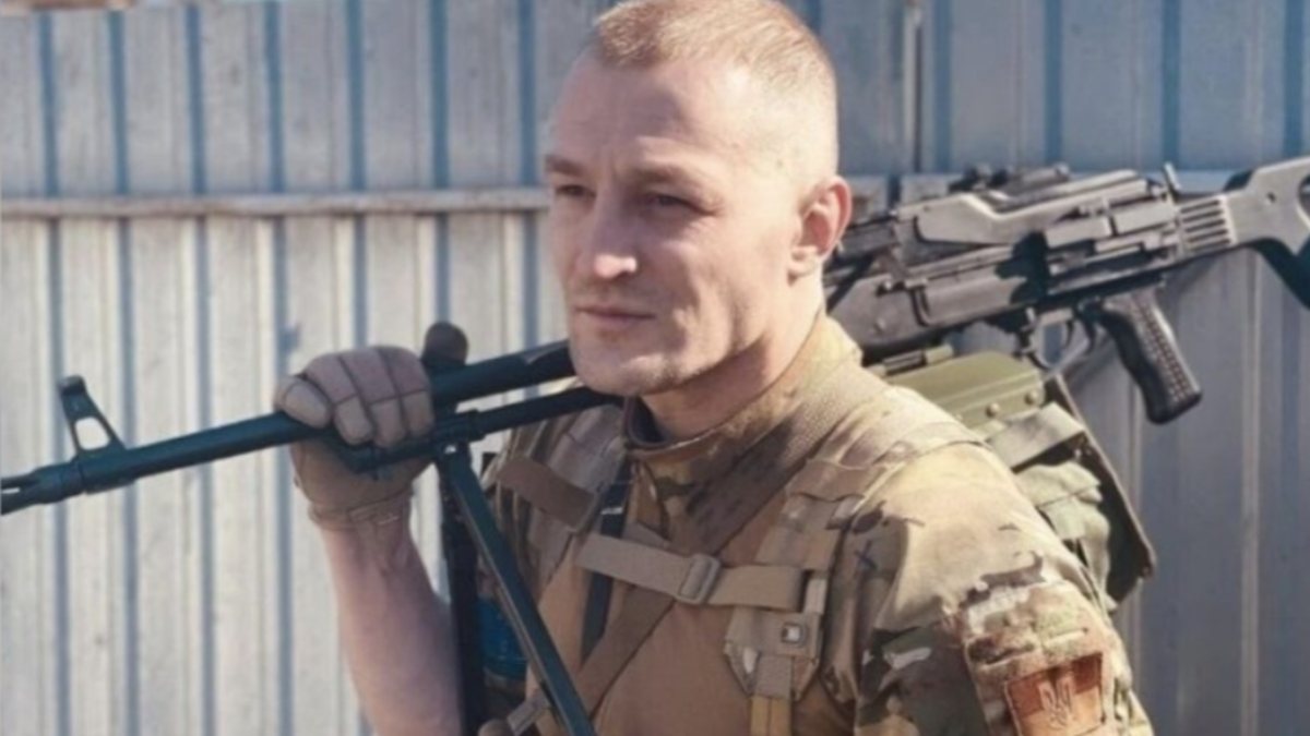 Ukrainian soldier caught calling his mother after killing Russian soldier