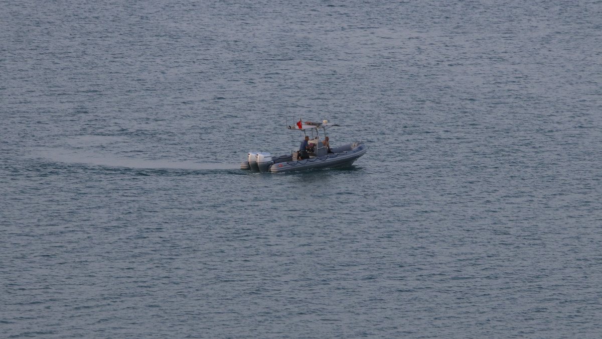 Adana'da baraj gölünde alabora olan yelkenliden düşüp, kayboldu