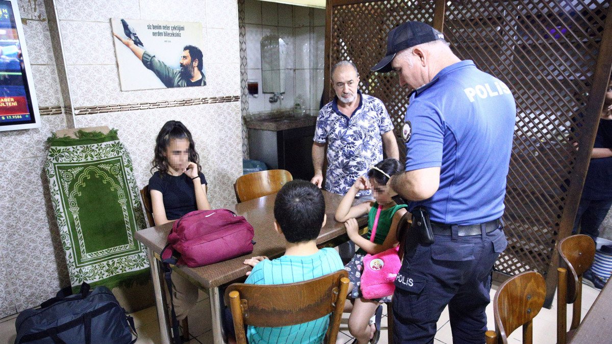 Adana’da bir anne, 3 çocuğunu kebapçıya bırakıp ortadan kayboldu