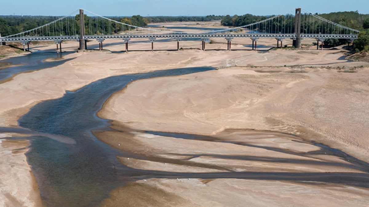 Droughts dry up rivers in France