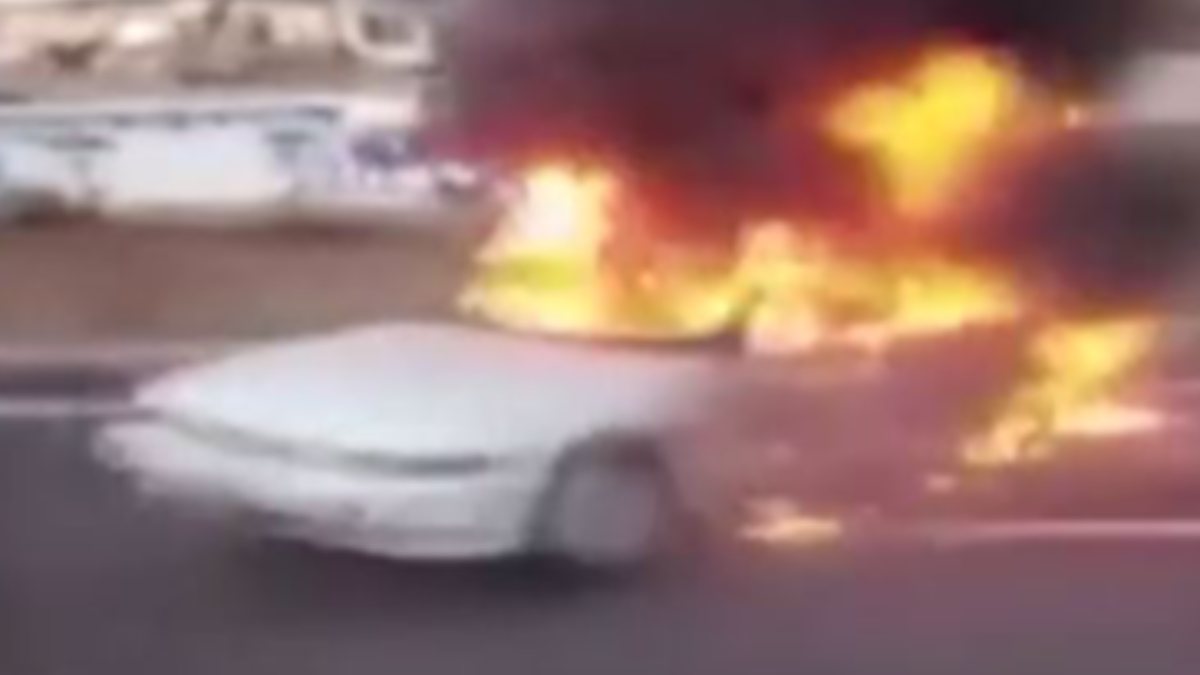 Multiple vehicles set on fire in Mexico
