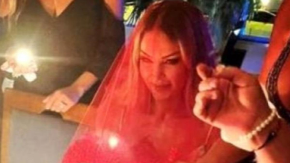 Petek Dinçöz'ün kına gecesi