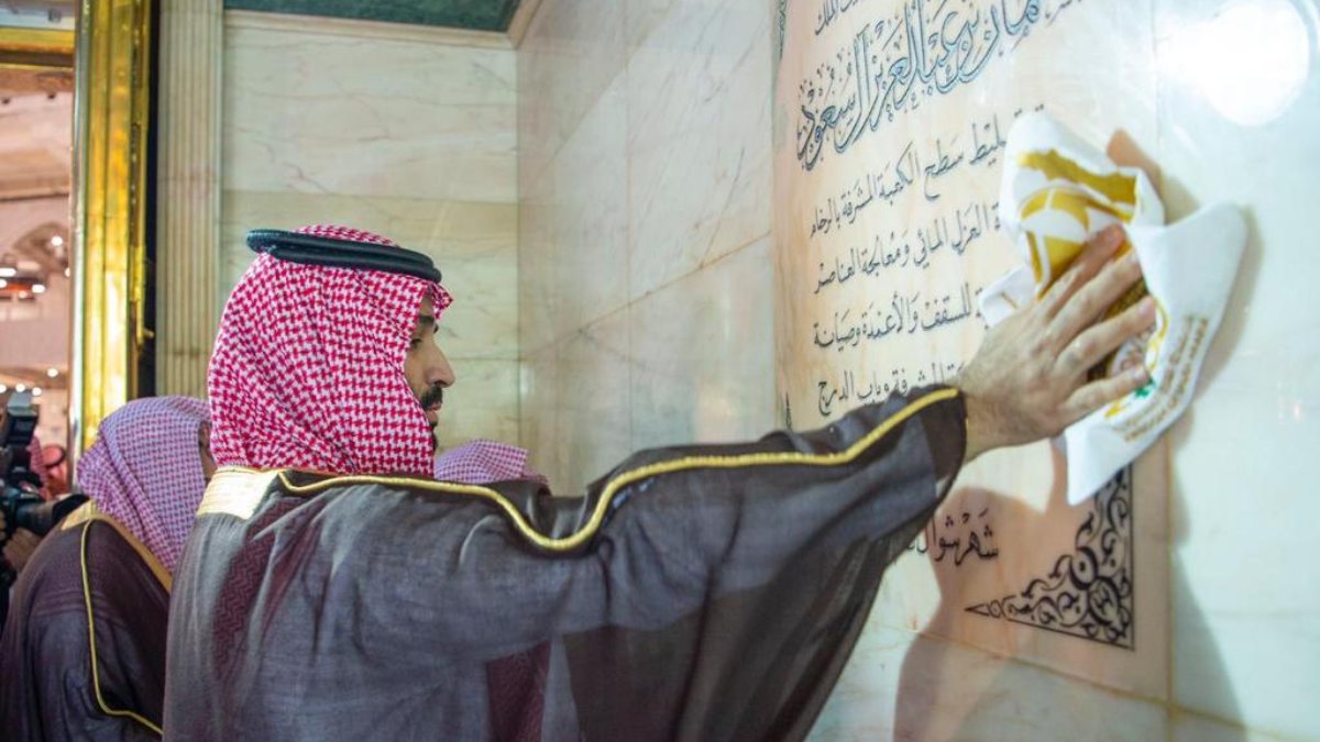 Mohammed bin Salman attended the cleaning ceremony of the Kaaba
