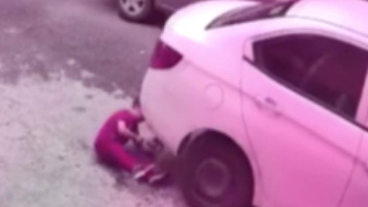 A vehicle ran over a baby who took his toy in Mexico