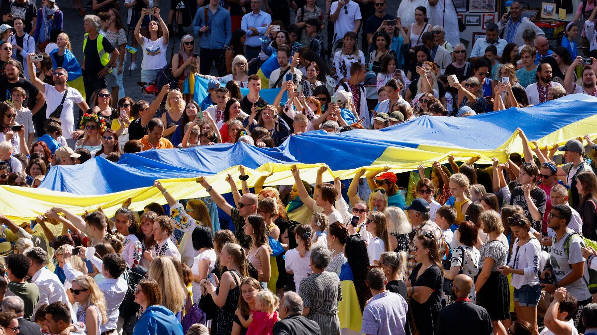 30-meter Ukrainian flag unfurled in Brussels