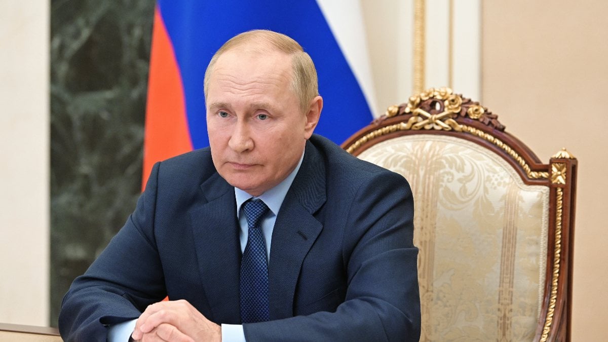 Putin signs decree on aid to refugees coming from Ukraine to Russia