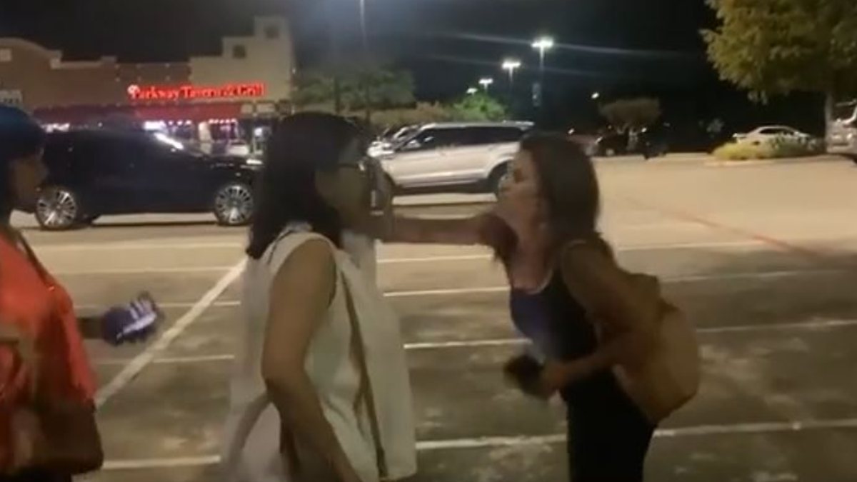 Racist attack on Indian women in the USA