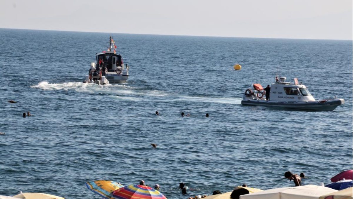 Antalya'da tatilciler boğulma ihbarına aldırış etmedi