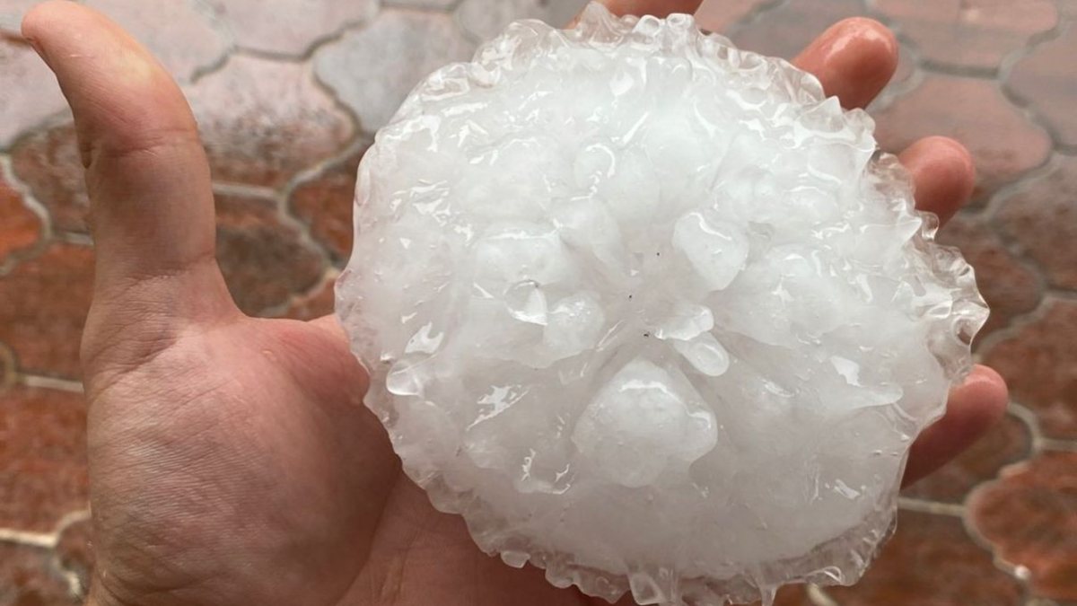 Tennis ball-sized hail fell in Spain