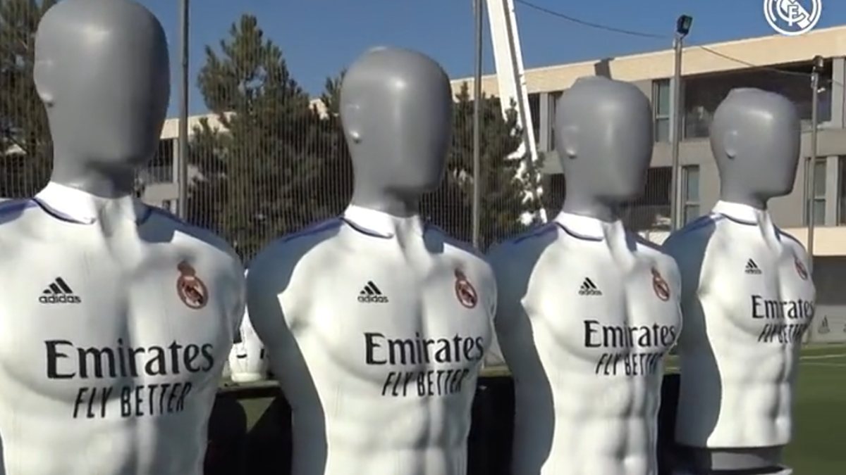 Real Madrid'in robotlarla frikik çalışması