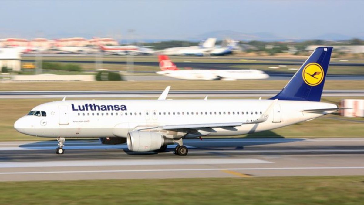 Lufthansa pilots go on strike in Germany