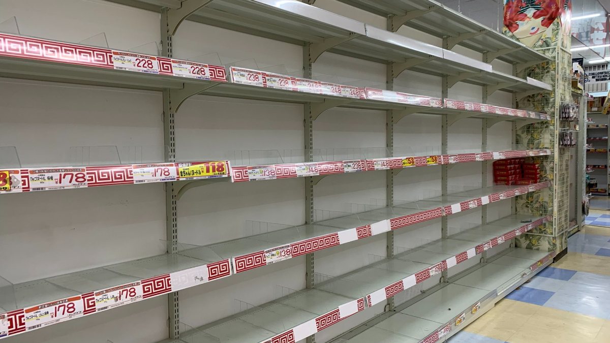 Typhoon alert in Japan: Market shelves are empty