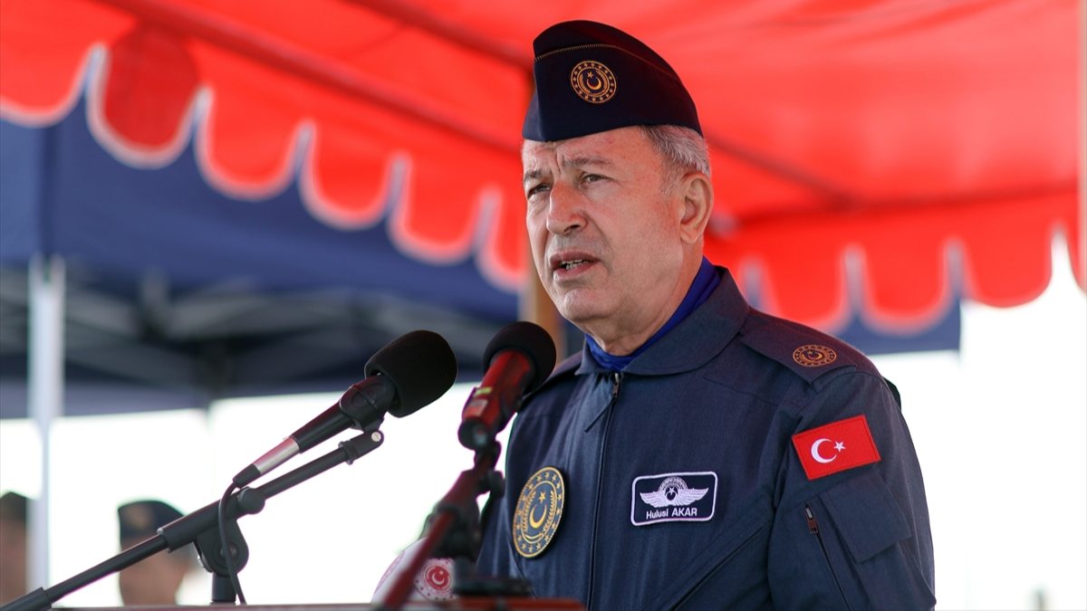 Hulusi Akar: Yunanistan'ın şımarıklığına cevap vermeyi sürdüreceğiz