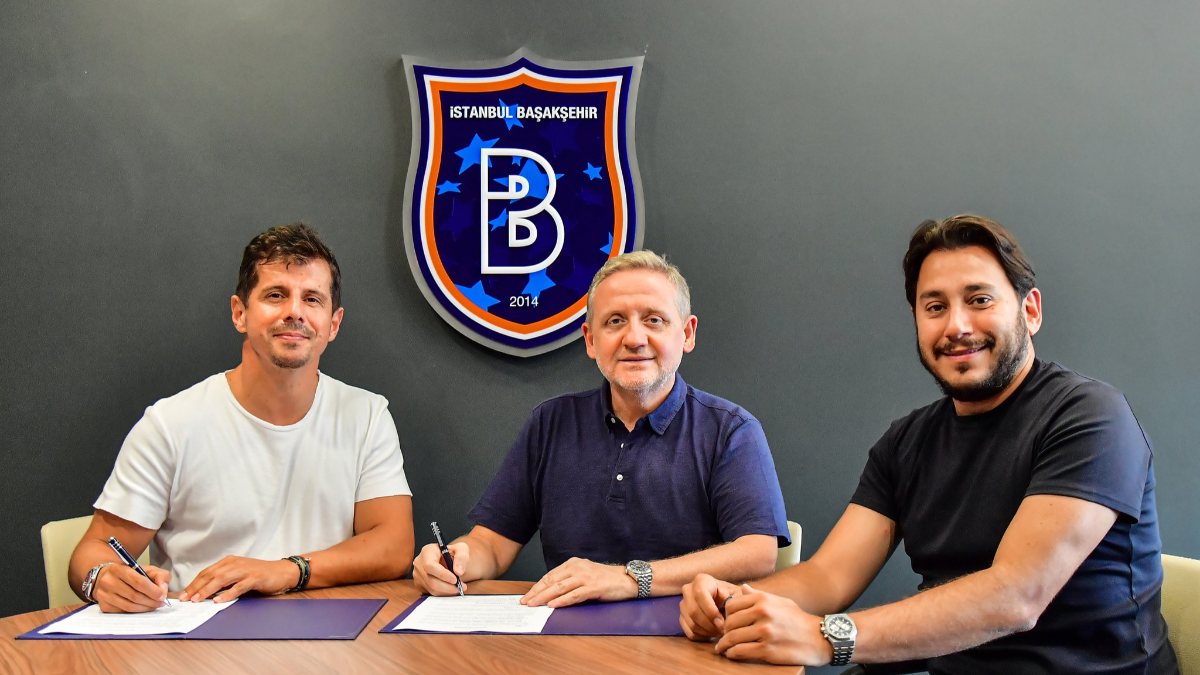 Emre Belözoğlu, Başakşehir ile sözleşme yeniledi