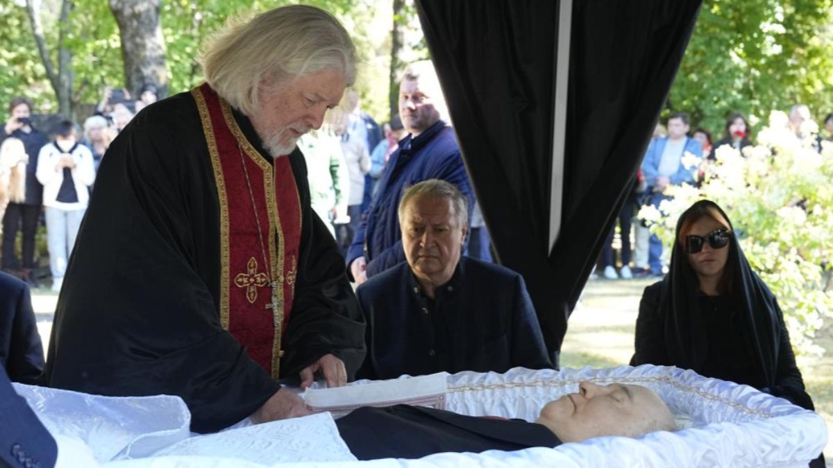 Mihail Gorbaçov son yolculuğuna uğurlandı