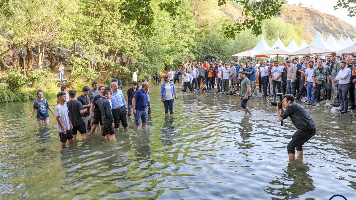 İçişleri Bakanı Süleyman Soylu, Diyarbakır Lice'de gençlerle buluştu