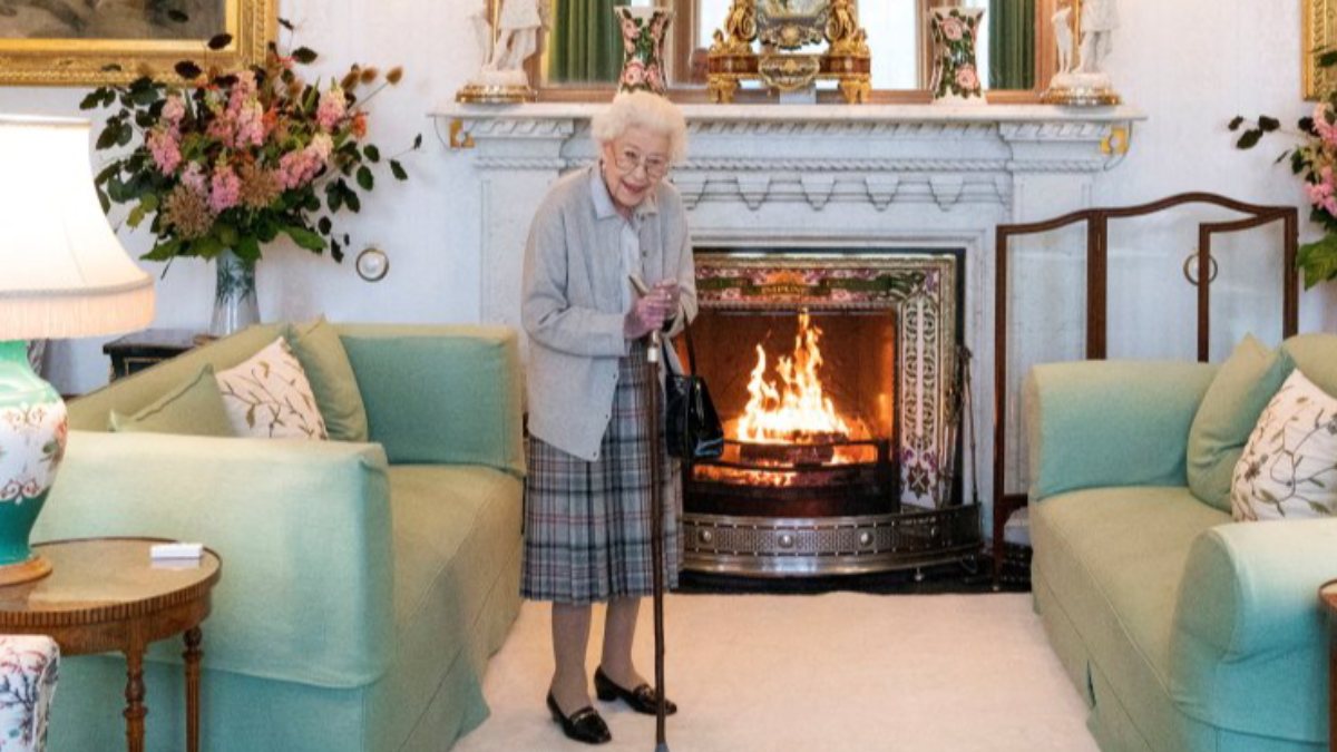 Kraliçe Elizabeth doktor kontrolüne alındı