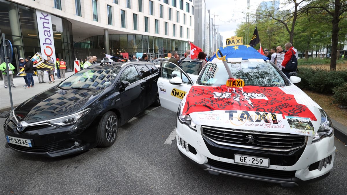 Brüksel'de taksiciler, Uber'i protesto etti