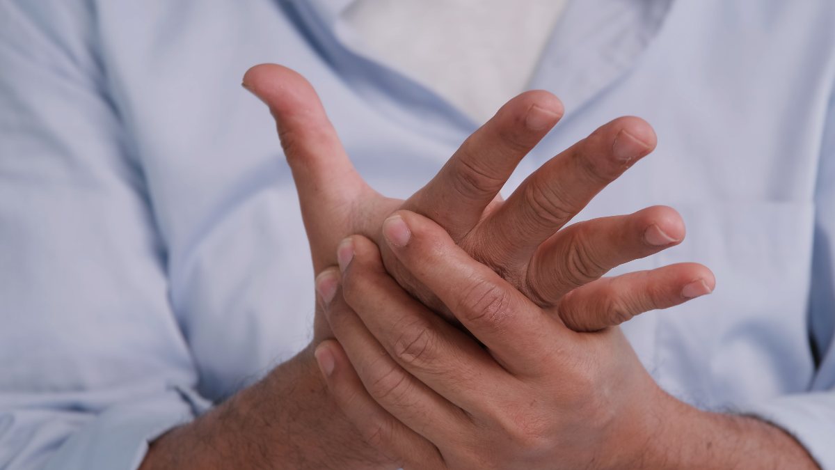 Sık sık şişmiş ellerle uyanıyorsanız, bu 7 hastalıktan birinin işareti olabilir!