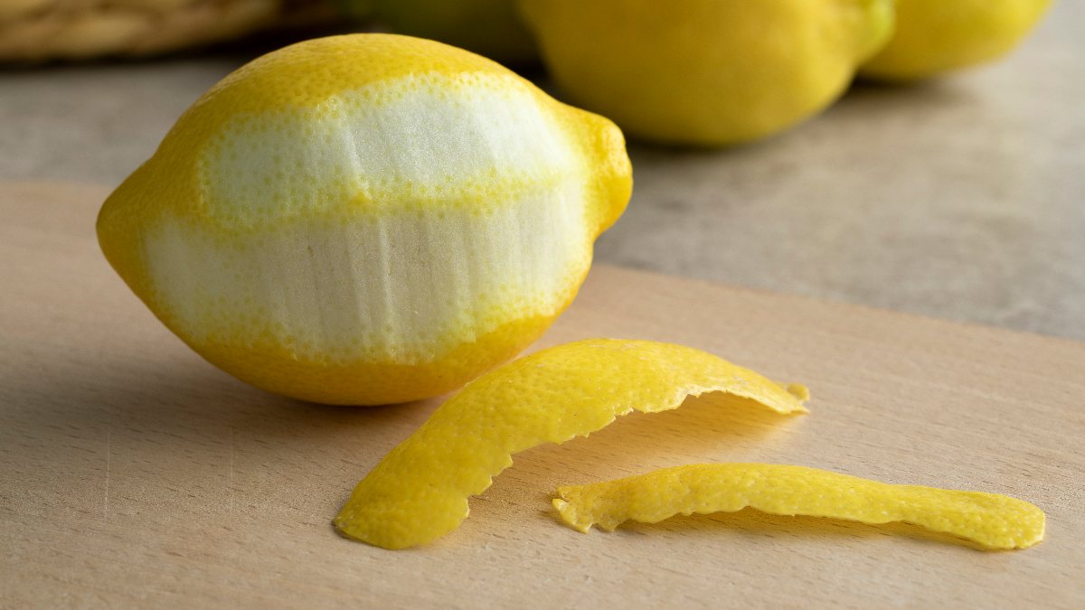 Limon kabuğu ile yaşlanmaya karşı savaşın