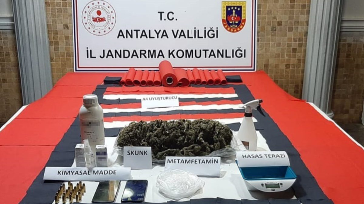 Antalya'da 384 milyon liralık uyuşturucu madde yakalandı