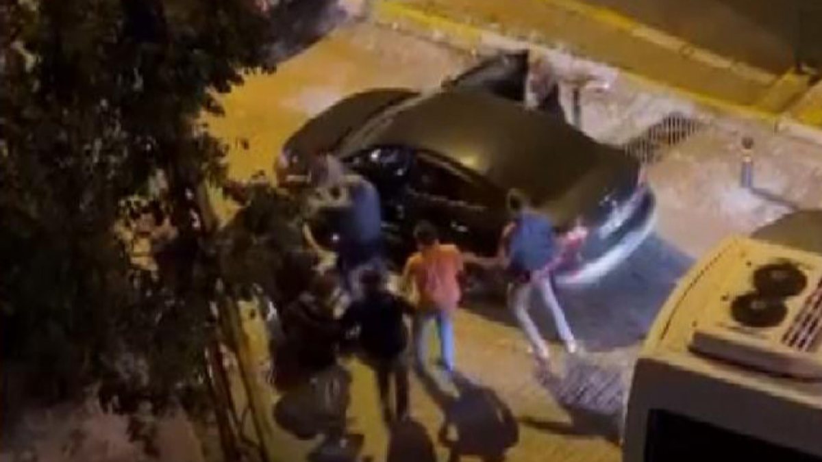 Eyüpsultan'da yol verme kavgası 7 kişi tek kişiye saldırdı